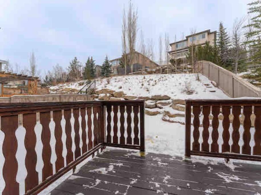 2500 Sq House In Springbank Hill Bl 261818 Villa Calgary Exterior photo